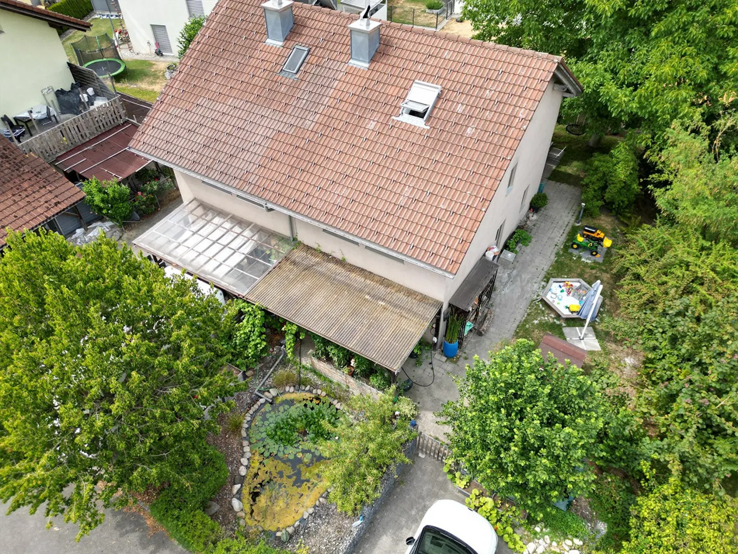 Gepflegte Zweifamilienhaushälfte: ruhig wohnen und gut angebunden sein - Foto 1 von 16