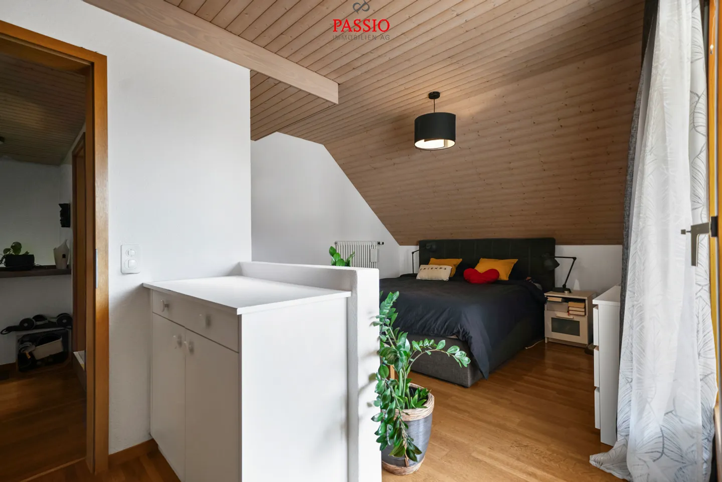 5.5-Zimmer-Doppelhaus mit 2-Zimmern-Studio, Garten &amp; 3 Parkplätzen - Foto 16 von 25