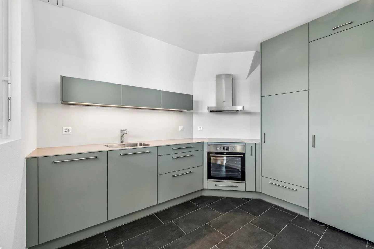 Freshly renovated apartment is looking for you! - Photo 4 of 10