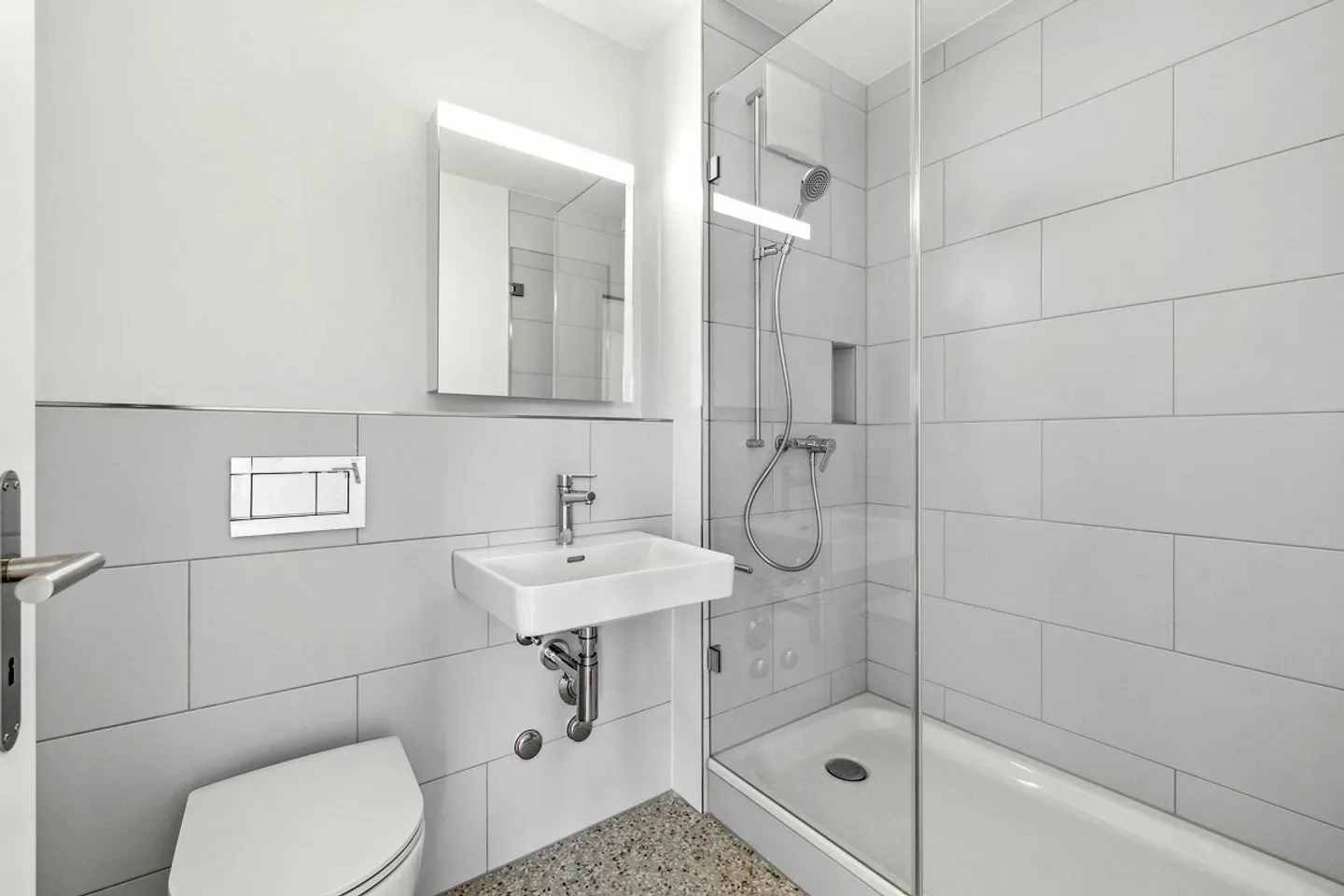 Freshly renovated apartment is looking for you! - Photo 5 of 10