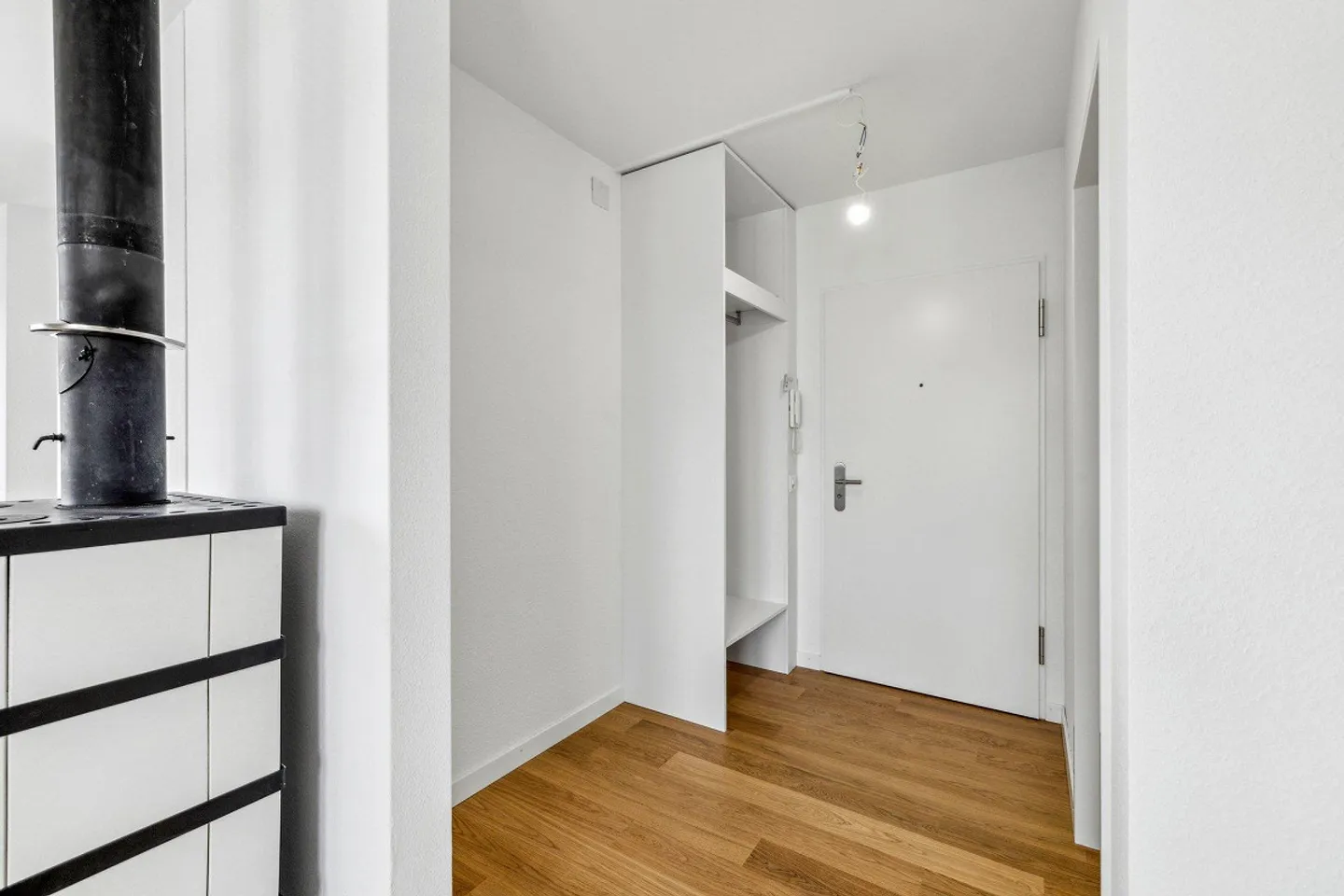 Freshly renovated apartment is looking for you! - Photo 8 of 10