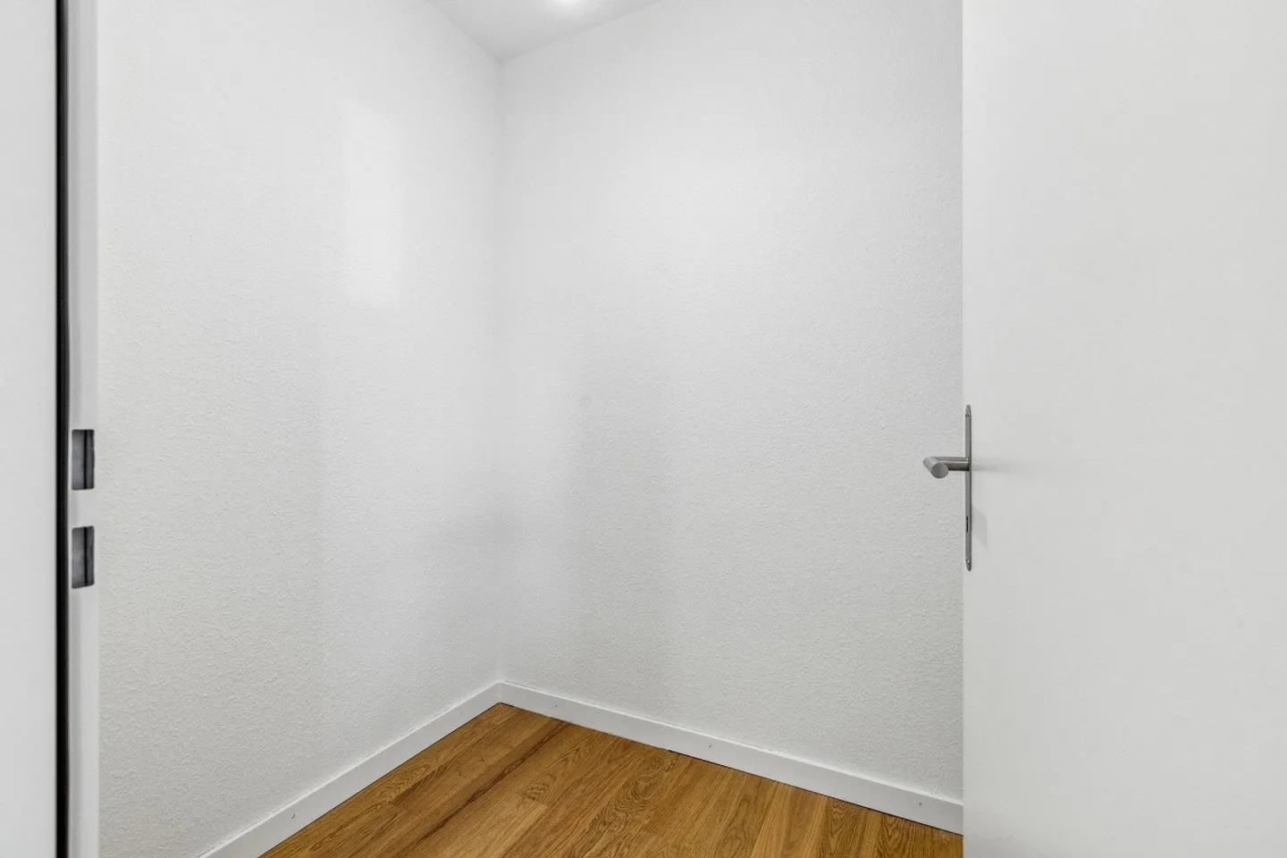 Freshly renovated apartment is looking for you! - Photo 10 of 10
