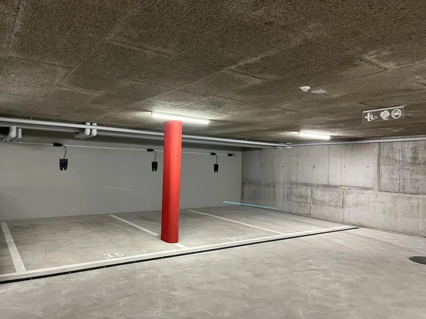 Posto auto presso la stazione ferroviaria - Foto 2 di 2