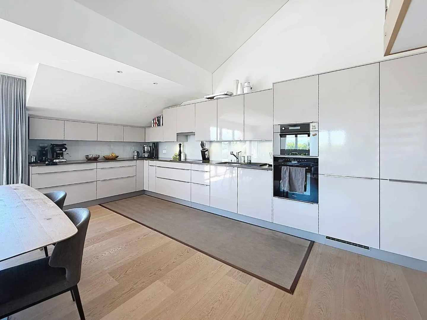 Geräumige Duplexwohnung mit Galerie - Foto 4 von 12