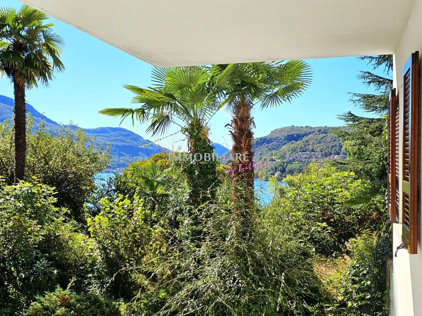 Due ville con vista lago ideali come residenza familiare per le vacanze - Foto 5 di 24
