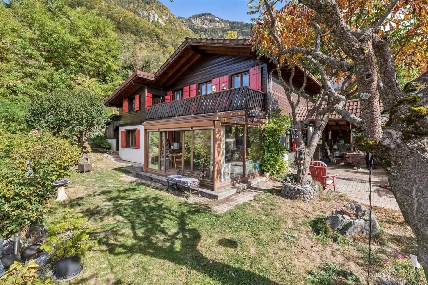 Chalet with a view of the Alps - Secondary residence allowed - Photo 1 of 12