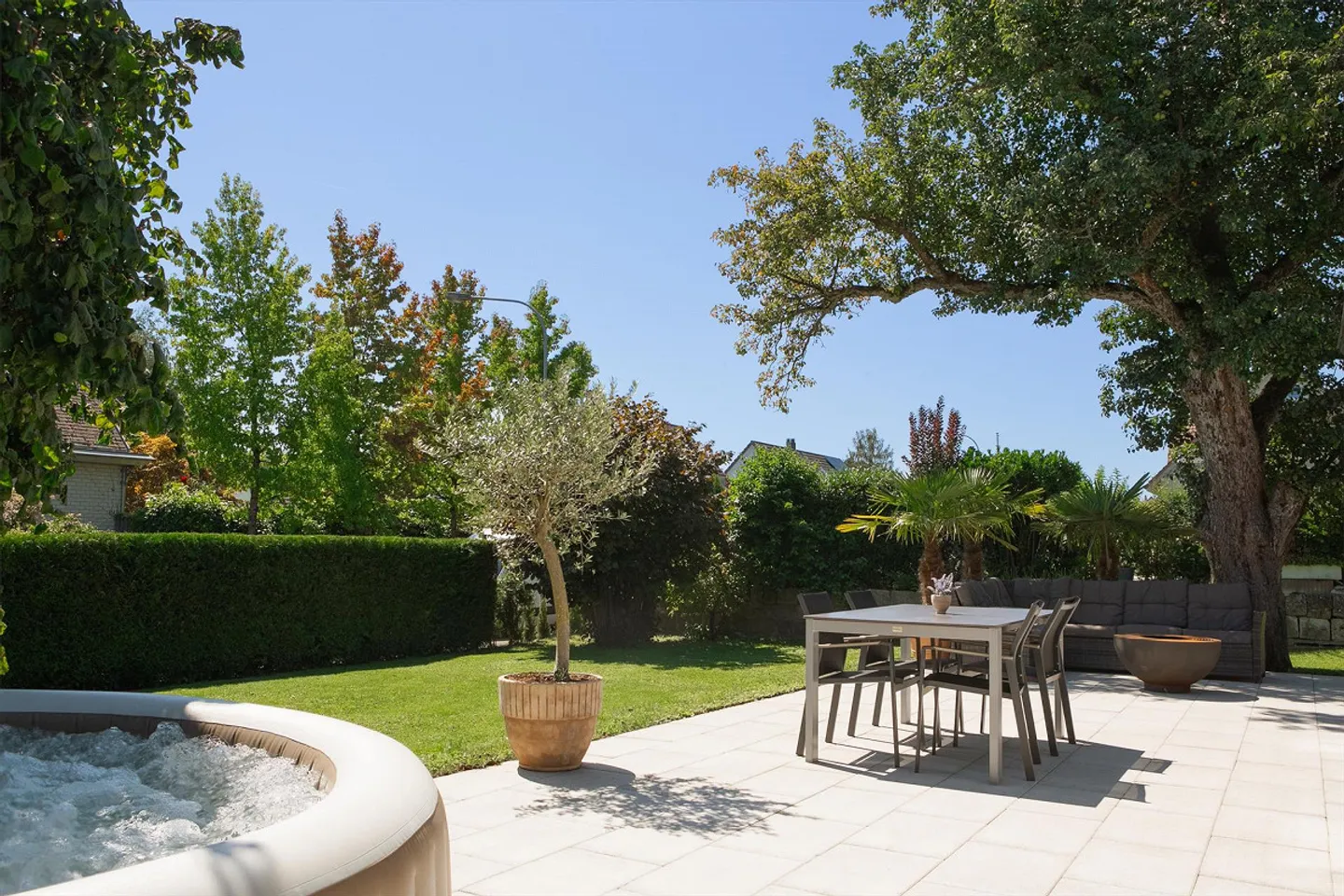 Incantevole casa unifamiliare di 9½ stanze con giardino da sogno a Höri - Foto 1 di 3