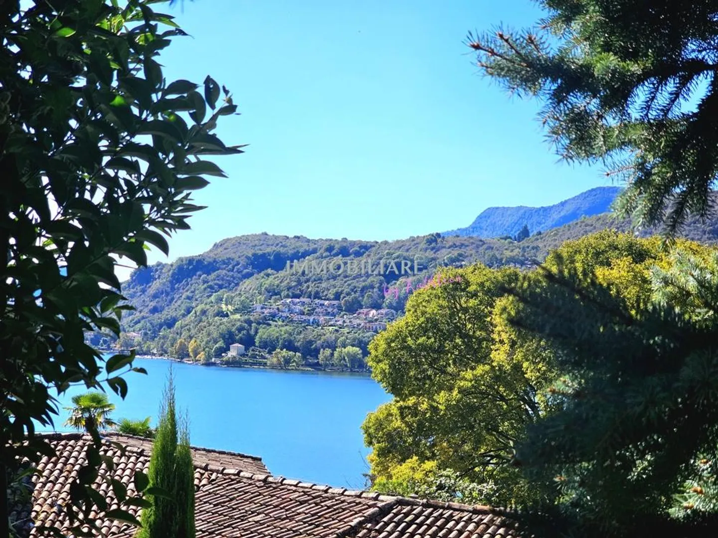 Due ville con vista lago ideali come residenza familiare per le vacanze - Foto 12 di 24