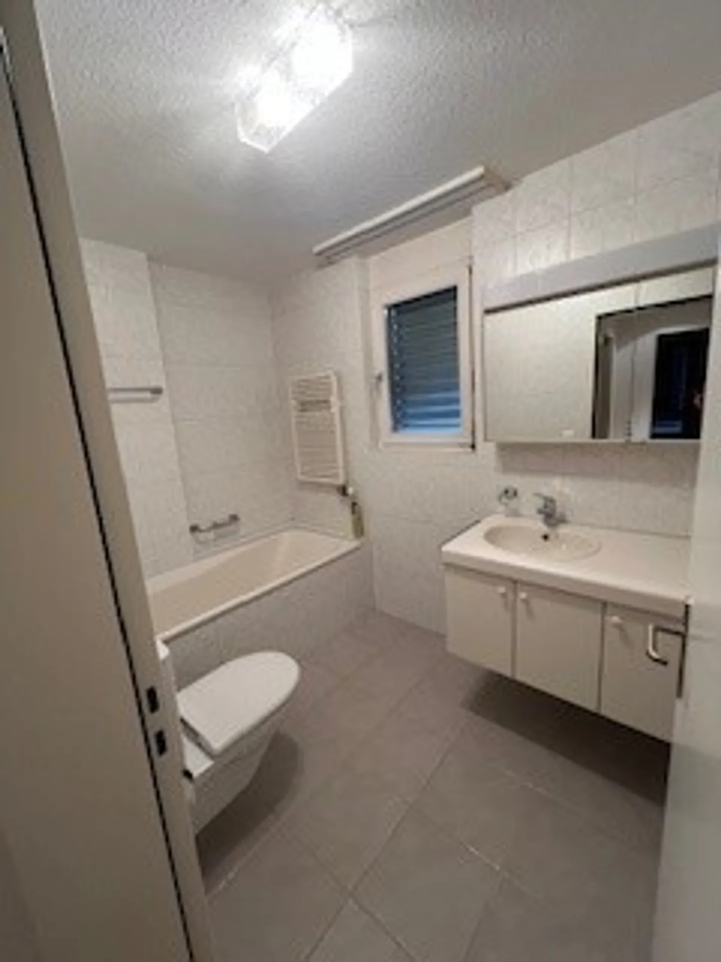 Attractive attic apartment in a great location - Photo 9 of 19