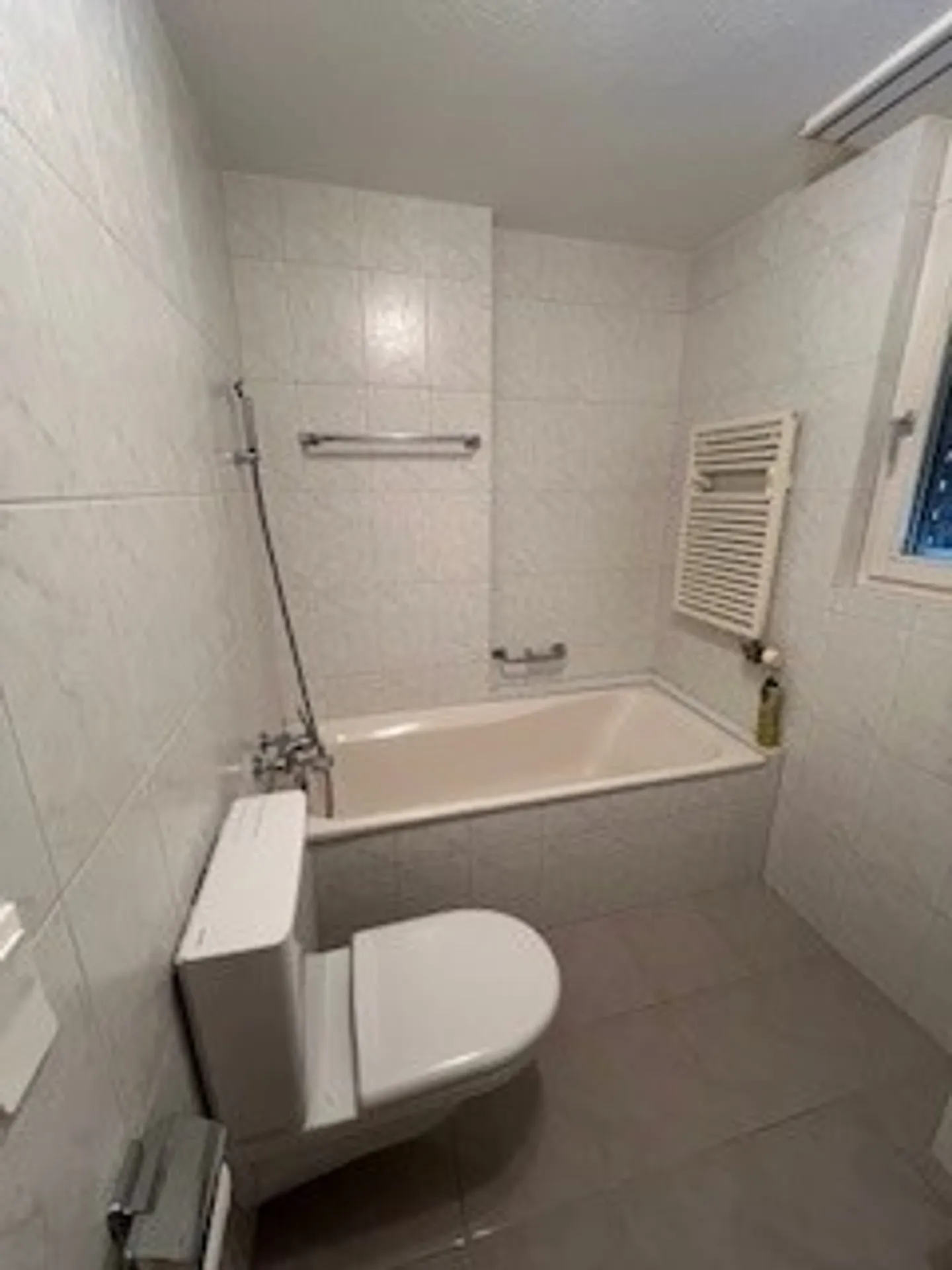 Attractive attic apartment in a great location - Photo 10 of 19