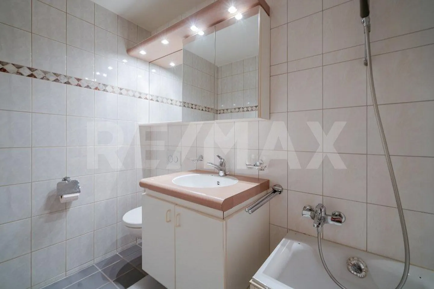 Gepflegte 2.5-Zimmer-Wohnung mit Balkon und Aussenparkplatz (Erstwohnsitz) - Photo 11 of 13