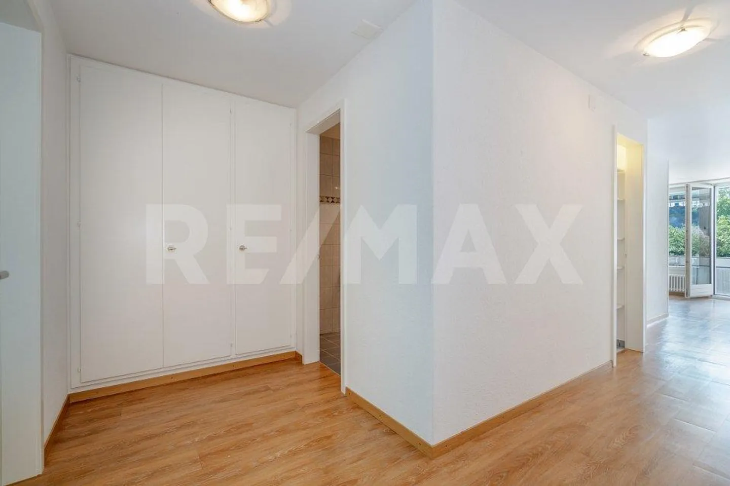 Gepflegte 2.5-Zimmer-Wohnung mit Balkon und Aussenparkplatz (Erstwohnsitz) - Photo 3 of 13