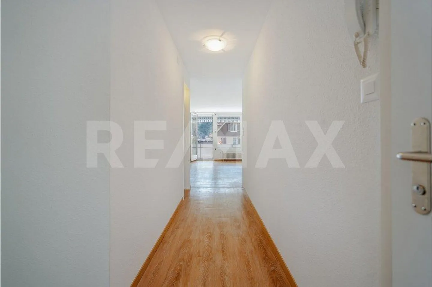 Gepflegte 2.5-Zimmer-Wohnung mit Balkon und Aussenparkplatz (Erstwohnsitz) - Photo 4 of 13