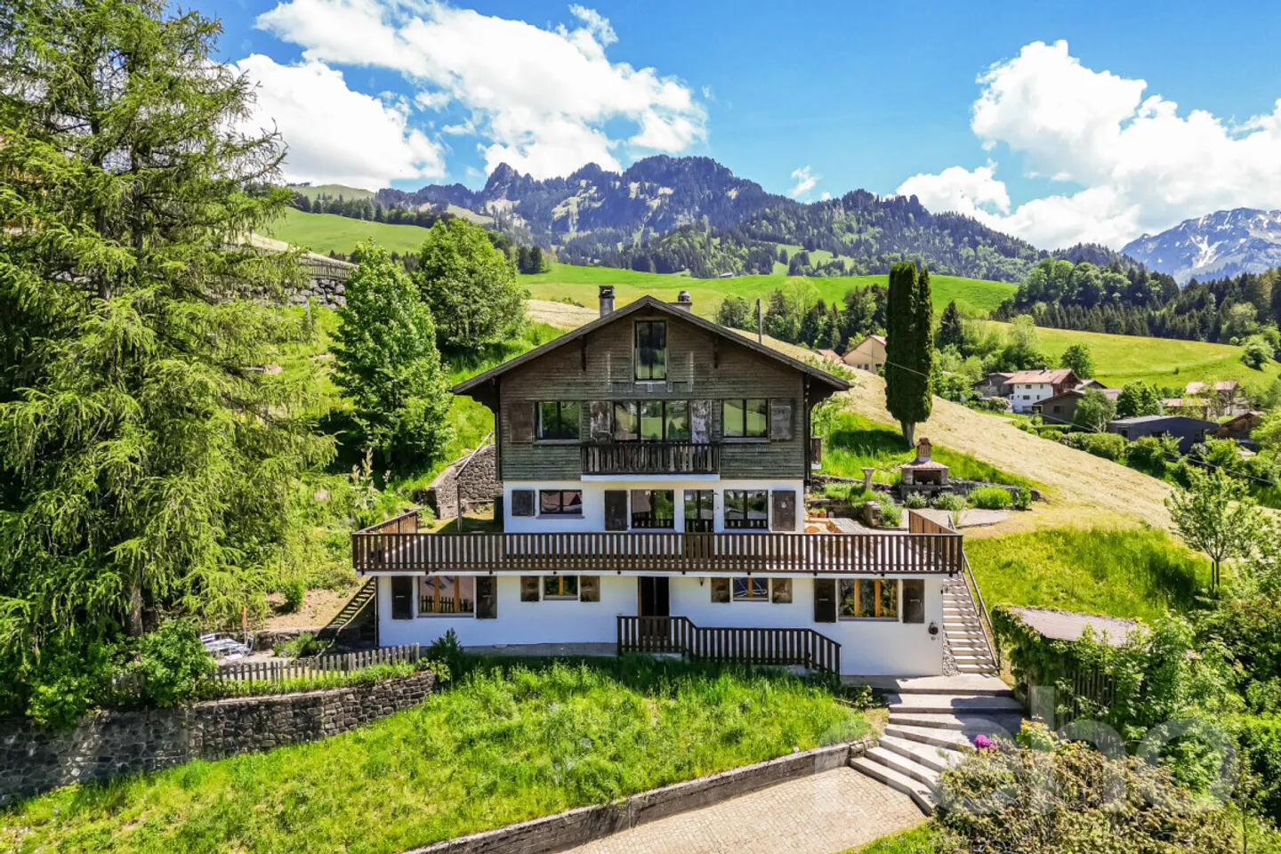 Charming House with Mountain View - Photo 2 of 12