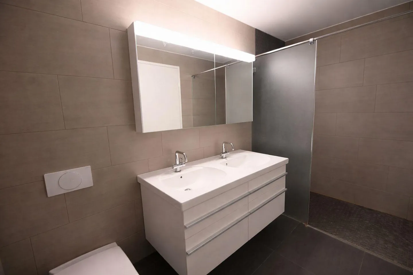 Moderne 4.5-Zimmer-Wohnung in Zürich - Foto 3 von 8