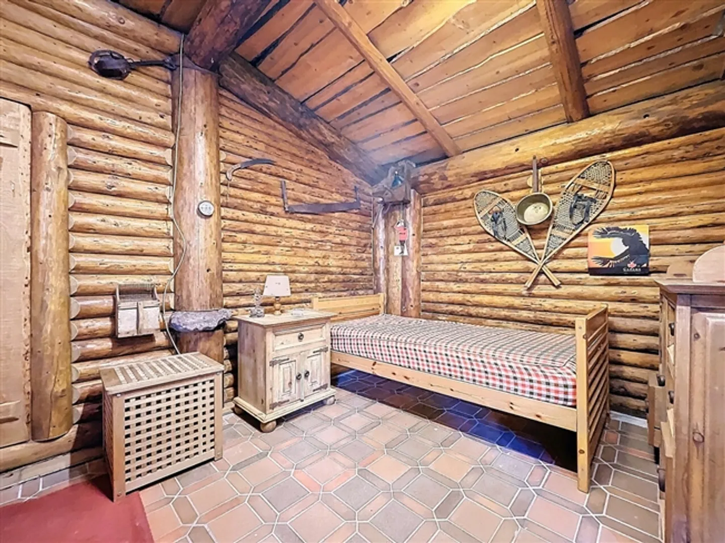 Canadian Favorite - Photo 2 of 5