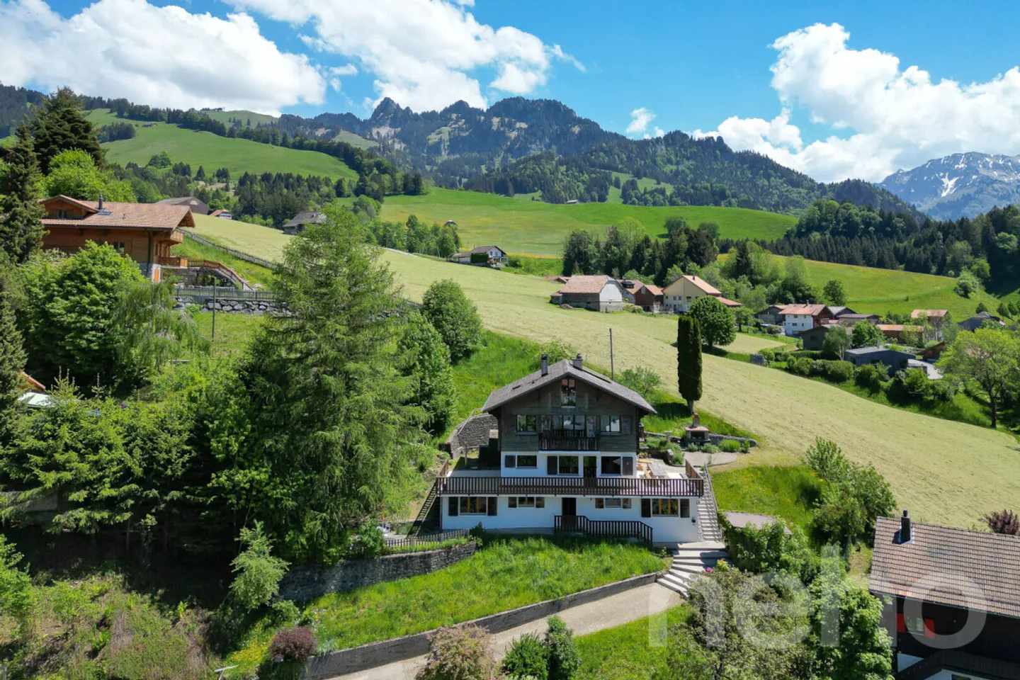 Charming House with Mountain View - Photo 12 of 12