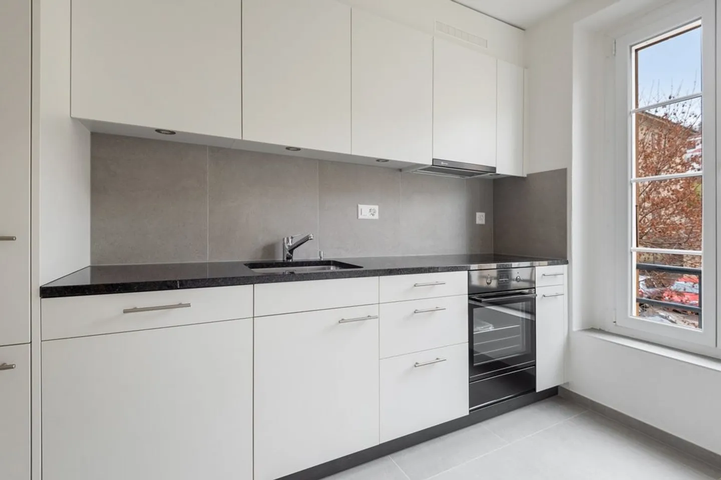 3-room fully renovated - Photo 3 of 9