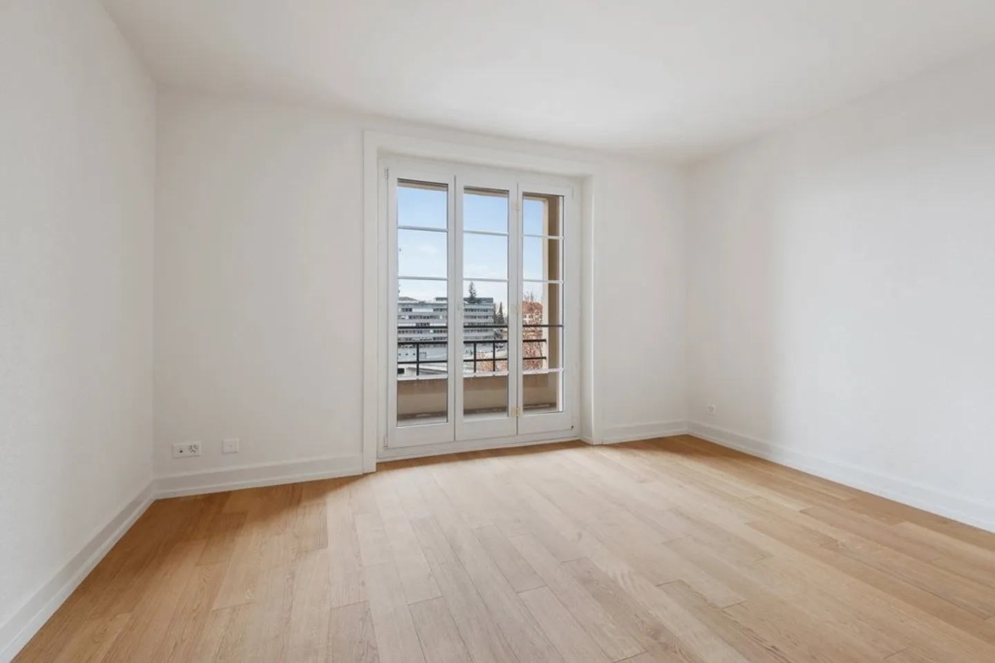 3-room fully renovated - Photo 4 of 9