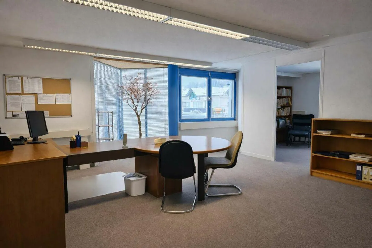 Representative commercial premises in prime location - Photo 7 of 14