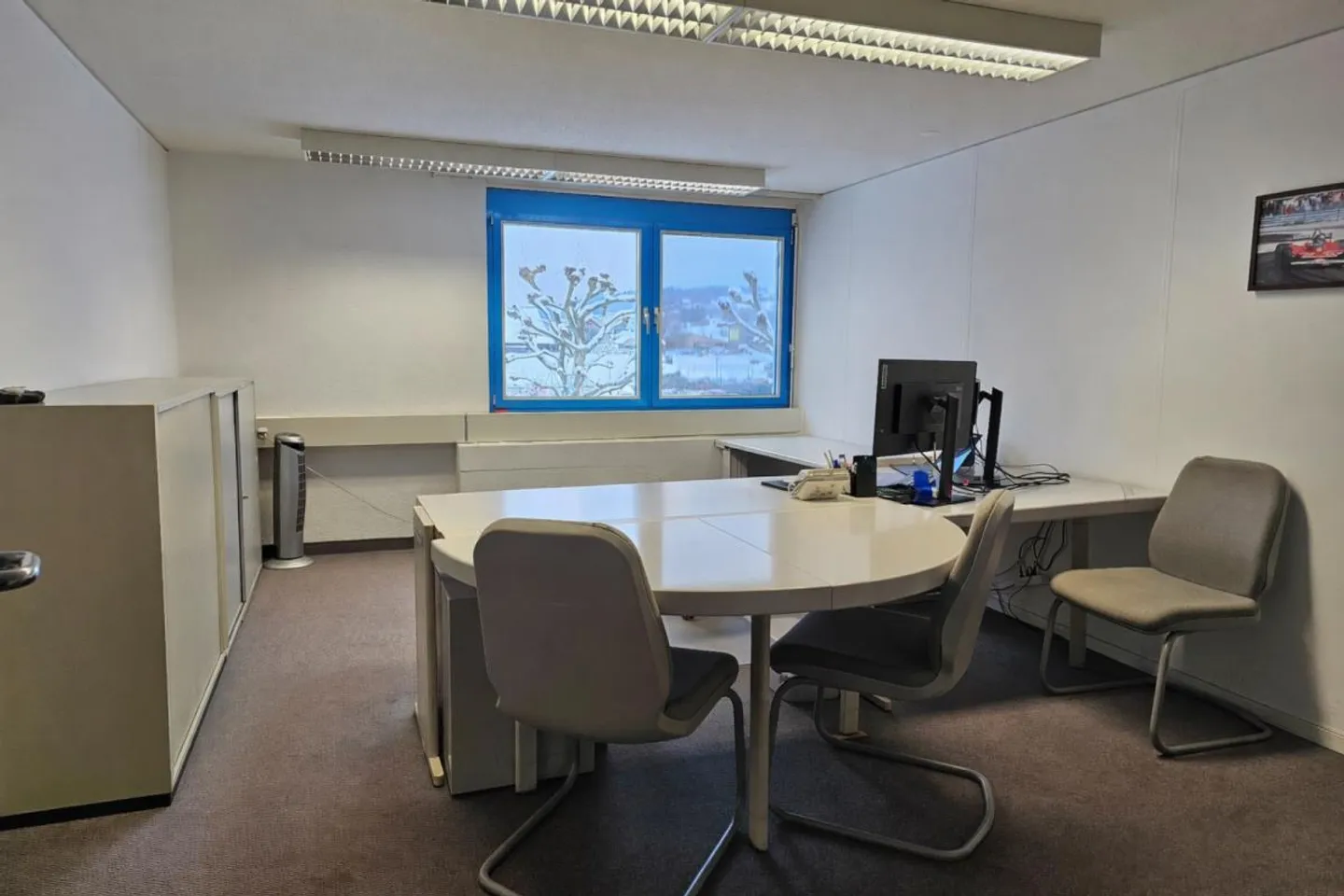 Representative commercial premises in prime location - Photo 8 of 14