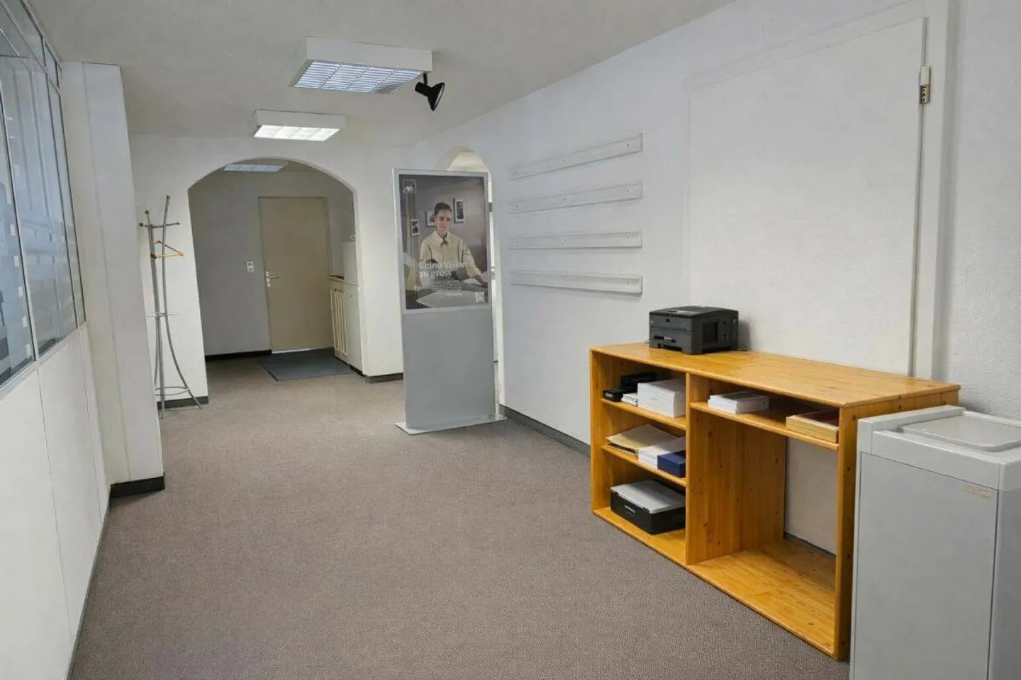 Representative commercial premises in prime location - Photo 12 of 14
