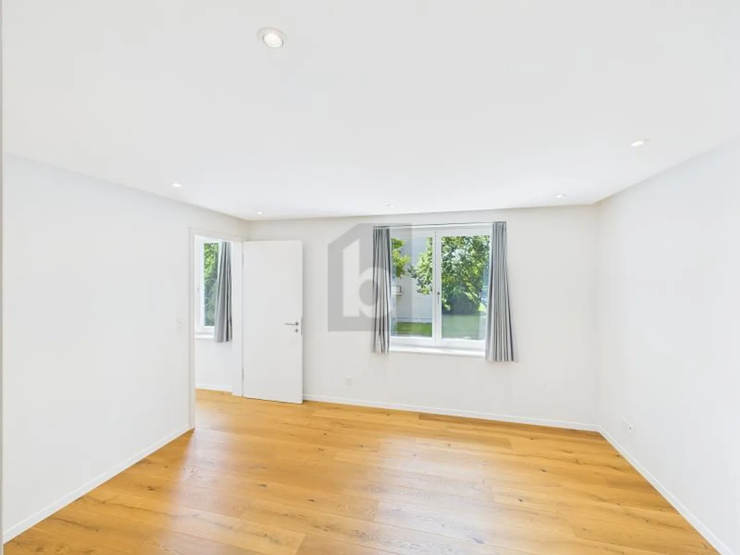 MODERNES DESIGN UND RAUM FÜR KREATIVITÄT - Foto 4 von 6