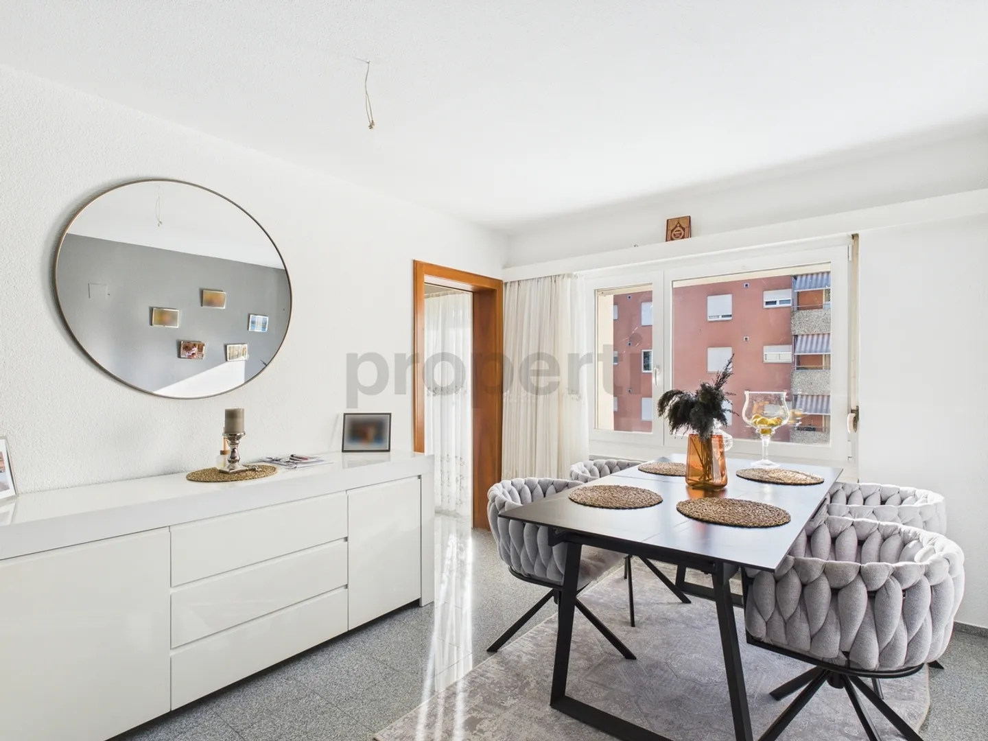 Charmante 4-Zimmer-Wohnung in begehrter Lage von Oberglatt, Kanton Zürich - Foto 1 von 7