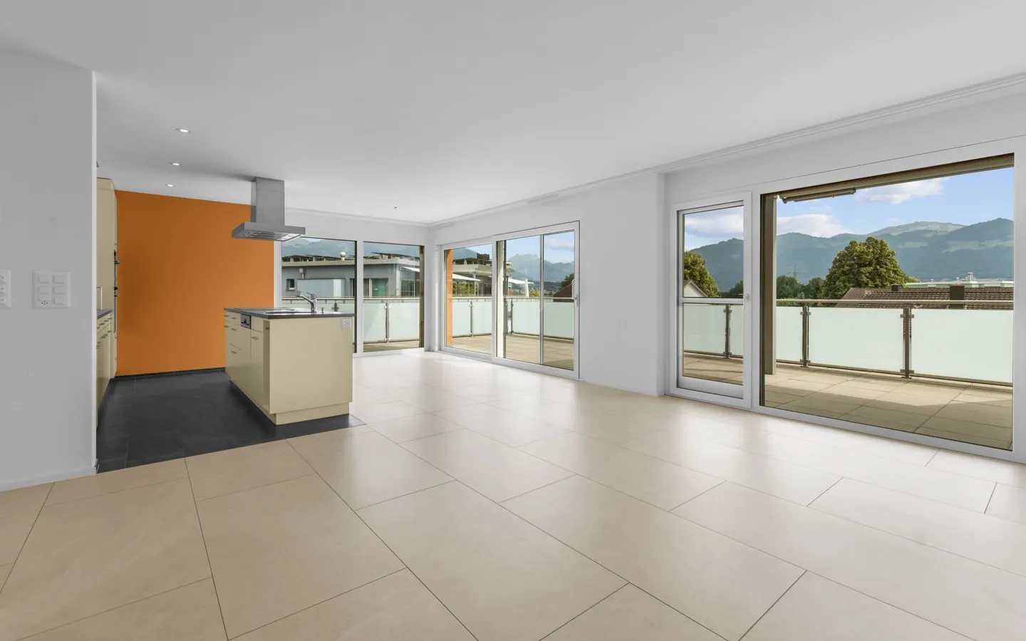 Exclusive 3-room penthouse apartment with panoramic view - Photo 1 of 31