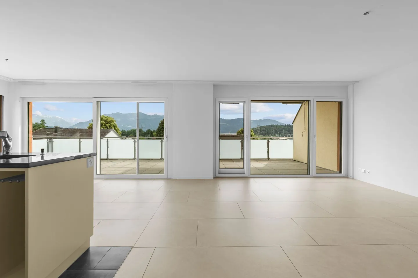Exclusive 3-room penthouse apartment with panoramic view - Photo 3 of 31