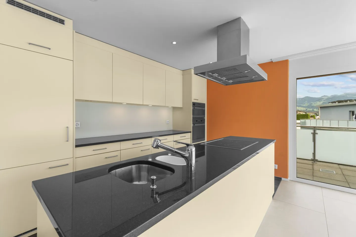 Exclusive 3-room penthouse apartment with panoramic view - Photo 6 of 31