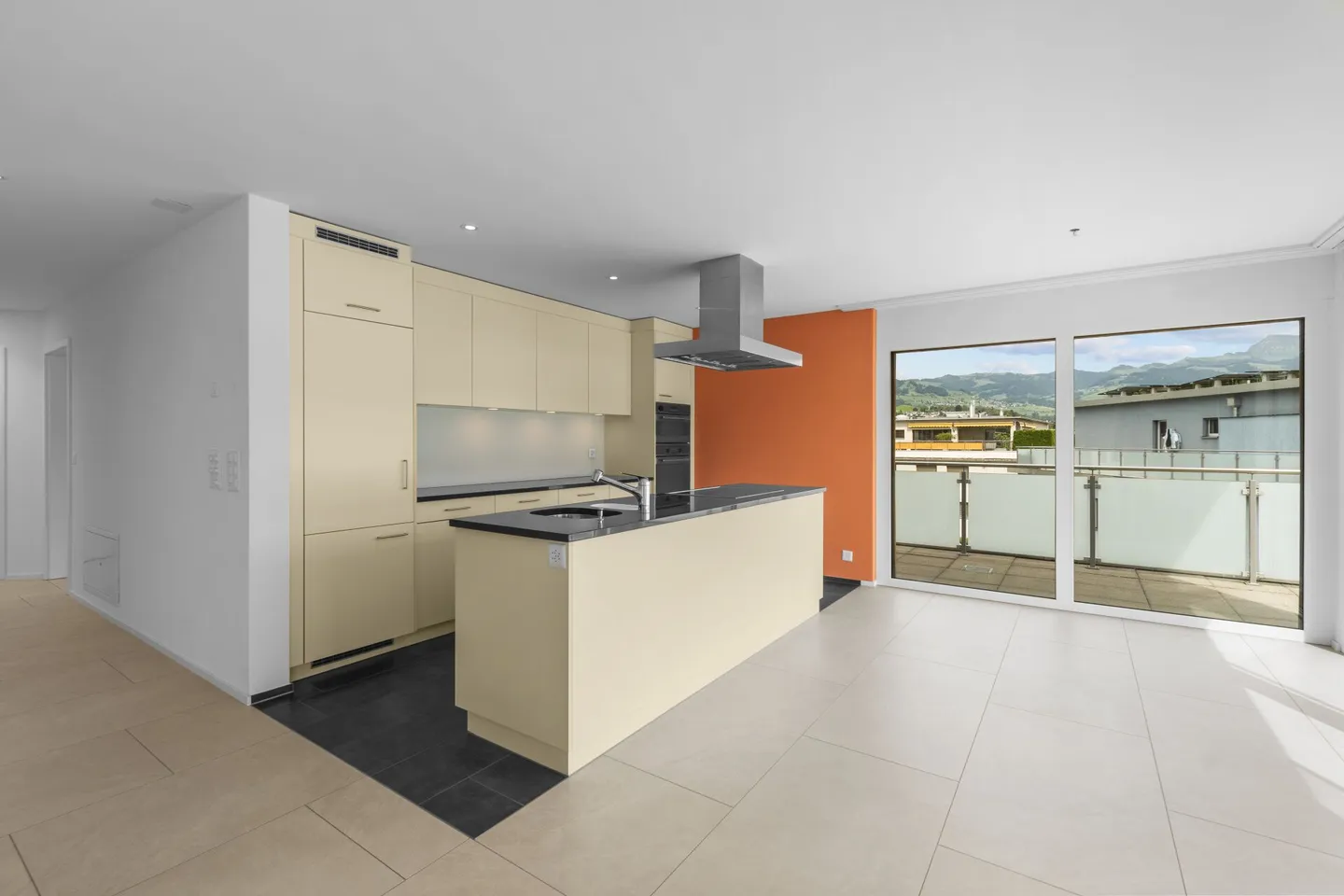 Exclusive 3-room penthouse apartment with panoramic view - Photo 4 of 31