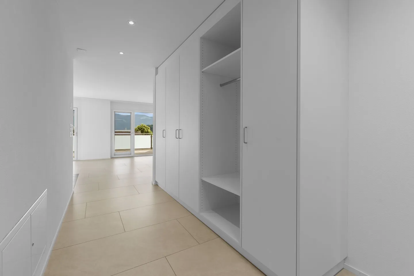 Exclusive 3-room penthouse apartment with panoramic view - Photo 8 of 31
