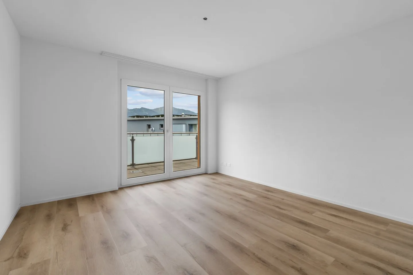 Exclusive 3-room penthouse apartment with panoramic view - Photo 11 of 31