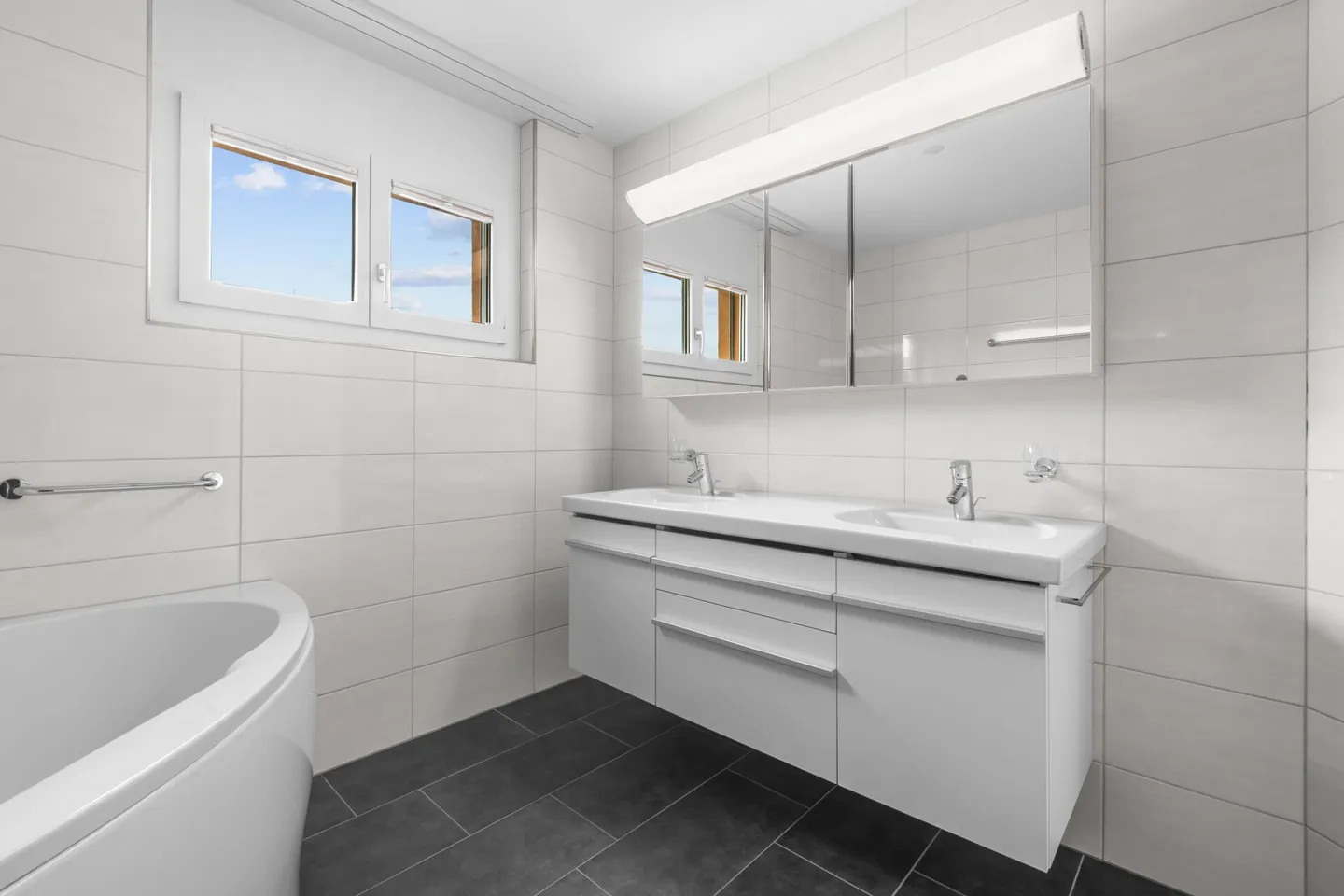 Exclusive 3-room penthouse apartment with panoramic view - Photo 13 of 31