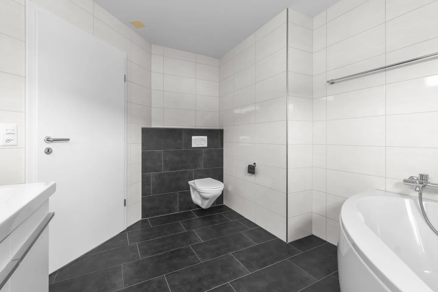 Exclusive 3-room penthouse apartment with panoramic view - Photo 14 of 31