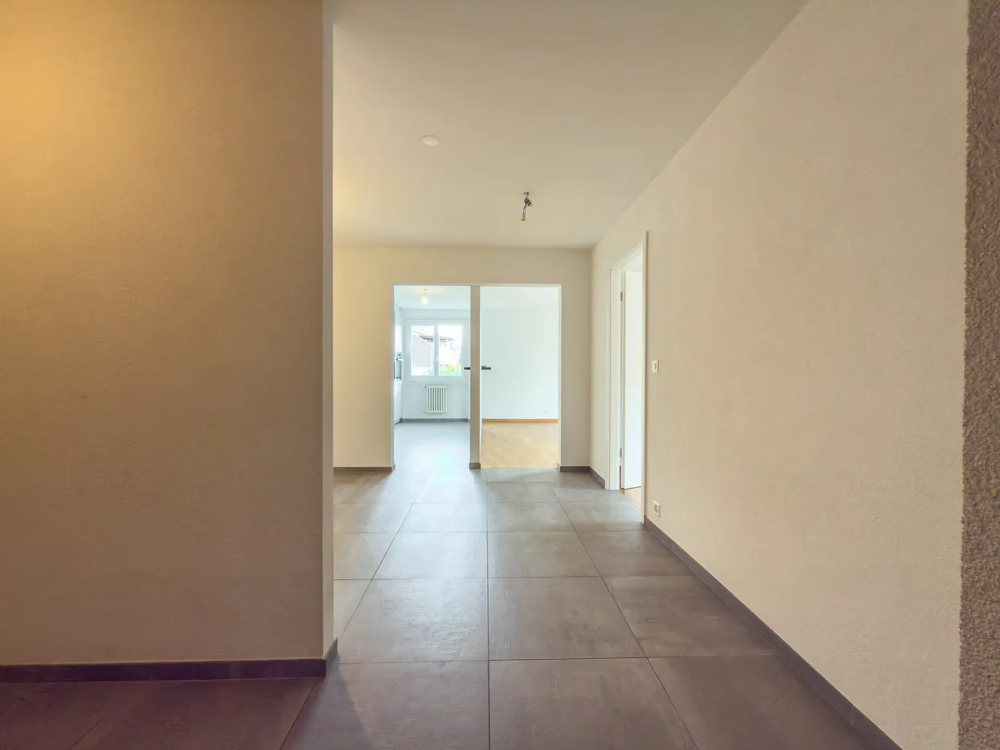 Vollständig renovierte 3,5-Zimmer-Wohnung in Villars-Tiercelin - Foto 2 von 13