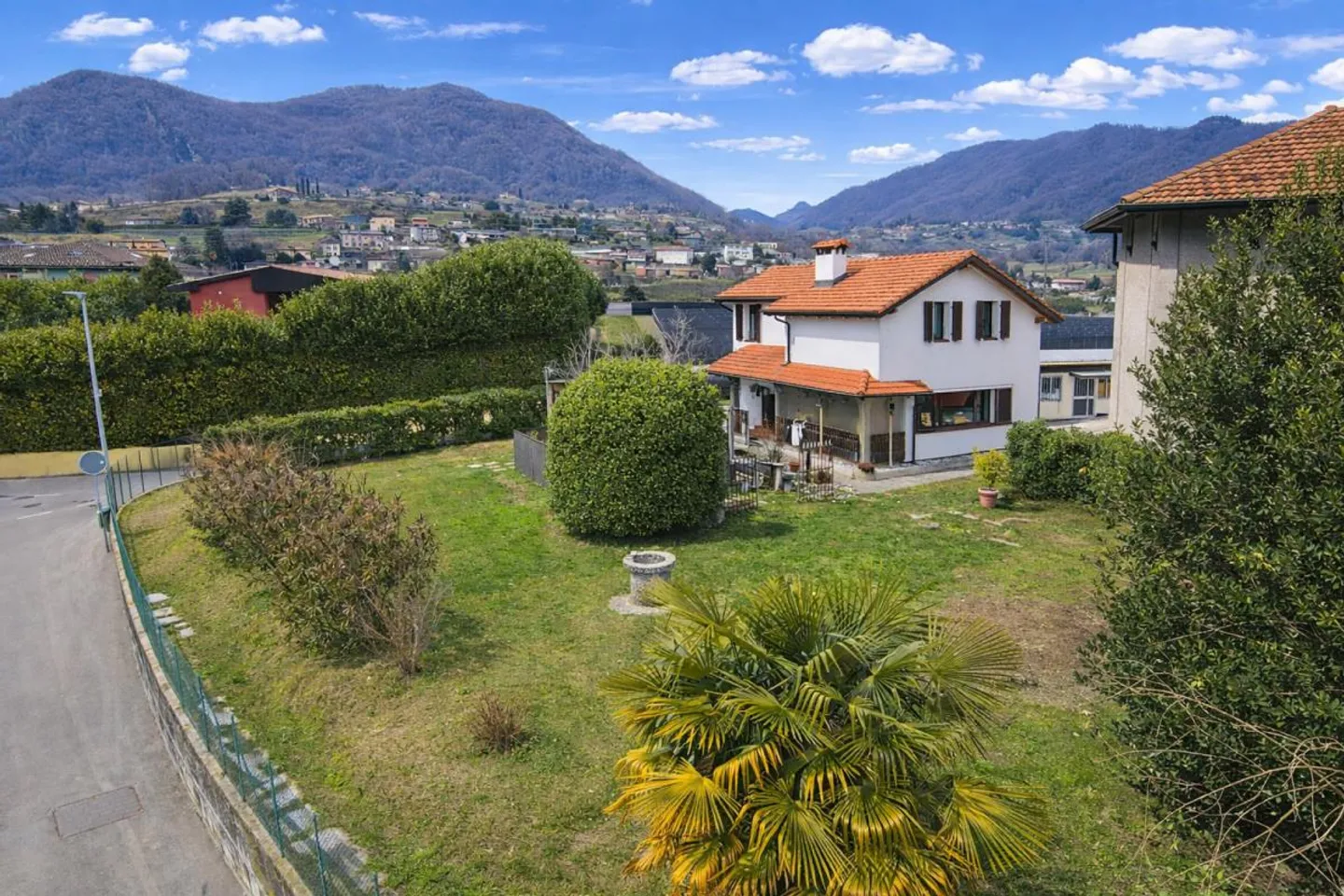 Maison unifamiliale avec rustique, grand jardin et cour privée - Photo 1 sur 25