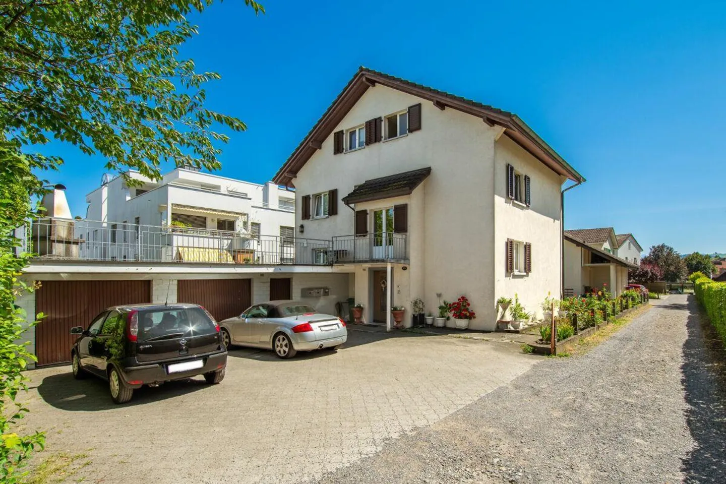 Terreno edificabile con casa plurifamiliare esistente - Foto 3 di 9