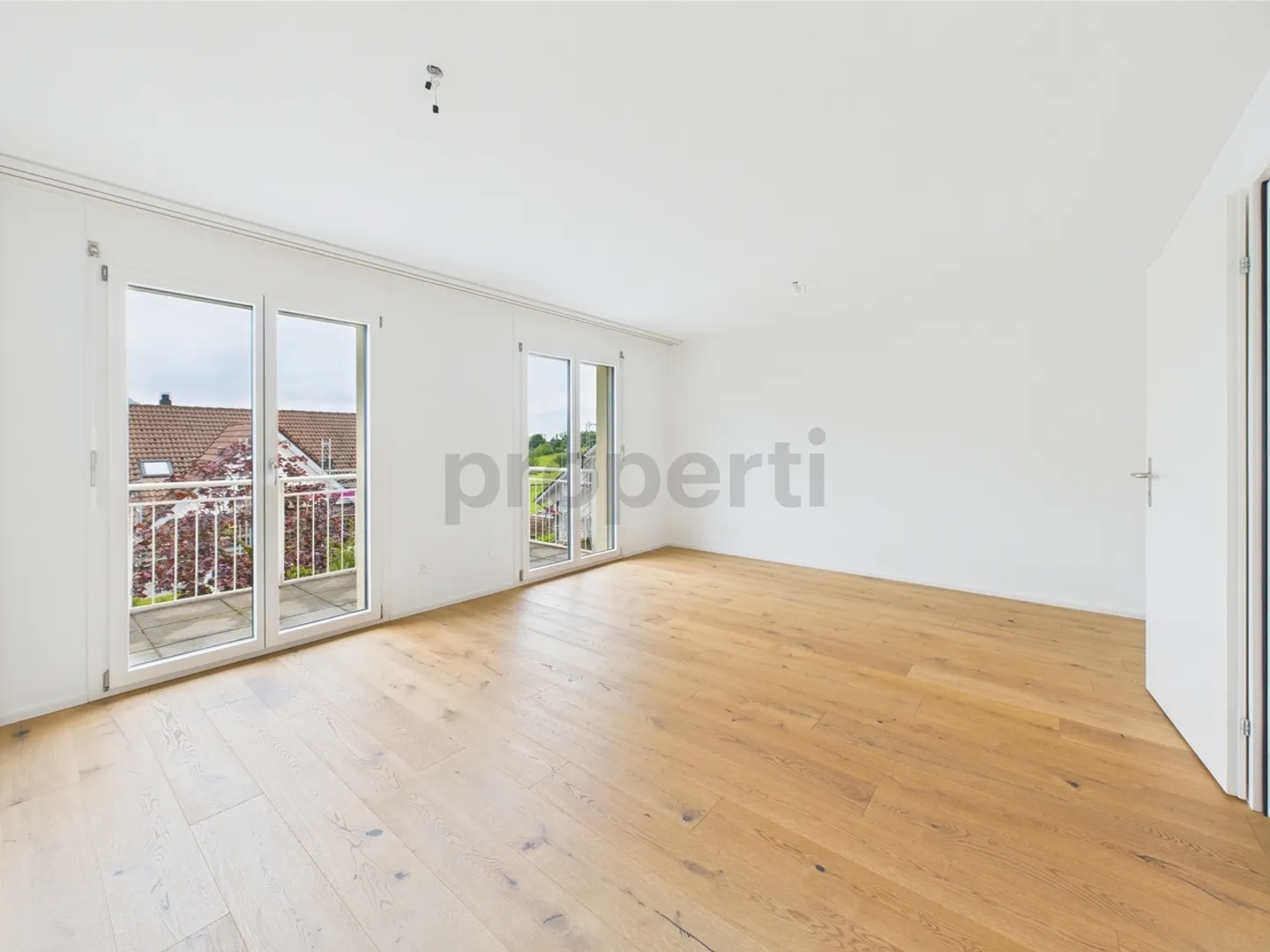 Charmantes 4.5-Zimmer Reihenhaus in Goldau - Foto 1 von 8