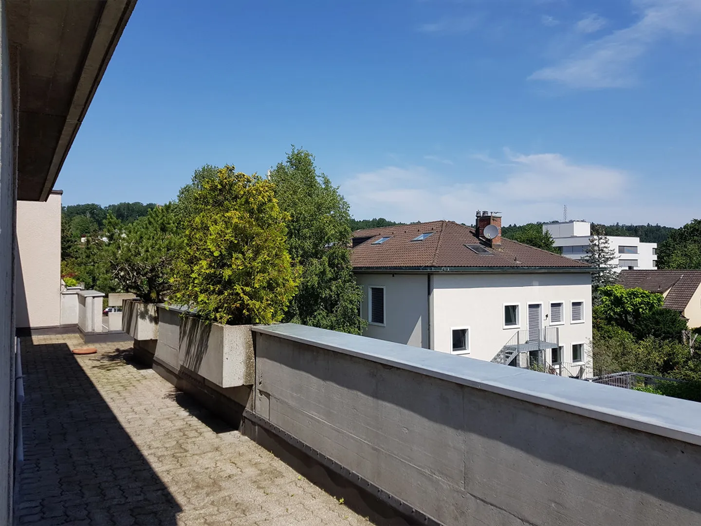Appartamento attico 2,5 locali con grande terrazza (60m²) vicino al centro del villaggio - Foto 4 di 5