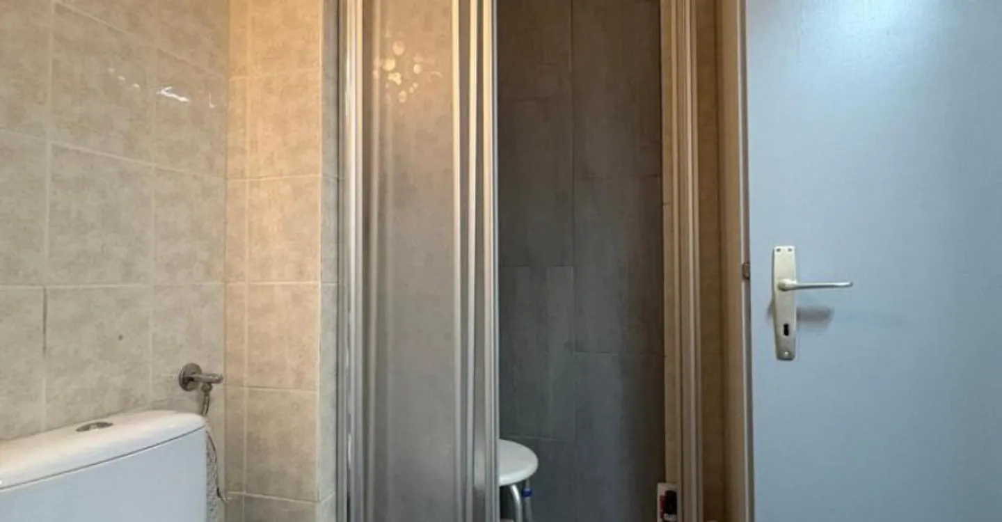 Beautiful 4.5-room apartment in the heights of Sierre - Photo 7 of 9