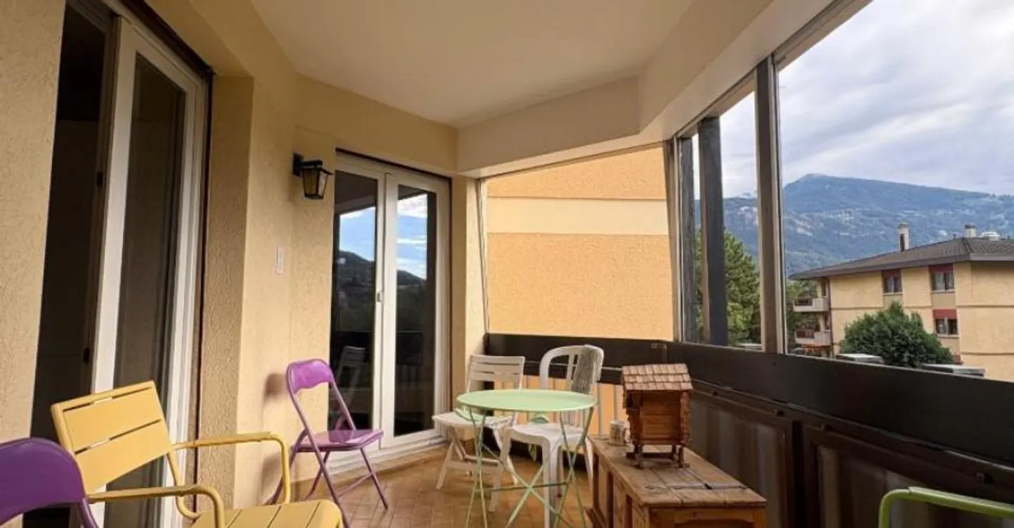 Beautiful 4.5-room apartment in the heights of Sierre - Photo 4 of 9