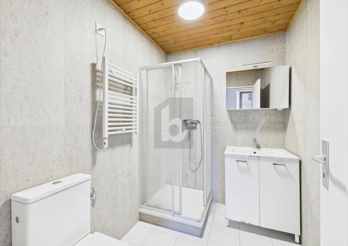 BÂTIMENT 5,4 % DE RENDEMENT, 9 APPARTEMENTS, 11 GARAGES, - Photo 5 sur 6