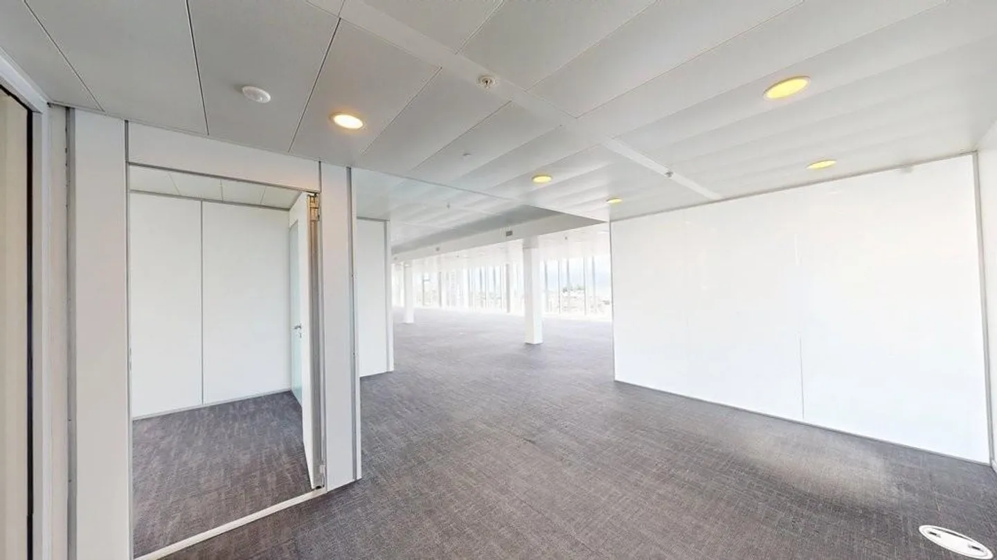 Bureau moderne dans un quartier en plein essor ! - Photo 4 sur 12