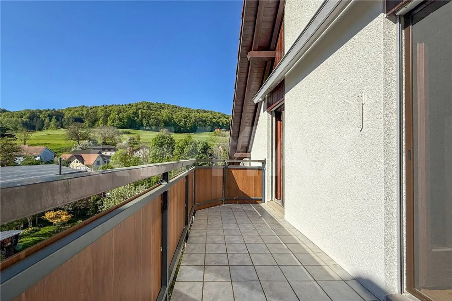 Maisonette modernisée de haute qualité avec beaucoup de confort et d'espace au centre d'Obermumpf à vendre - Photo 4 sur 13