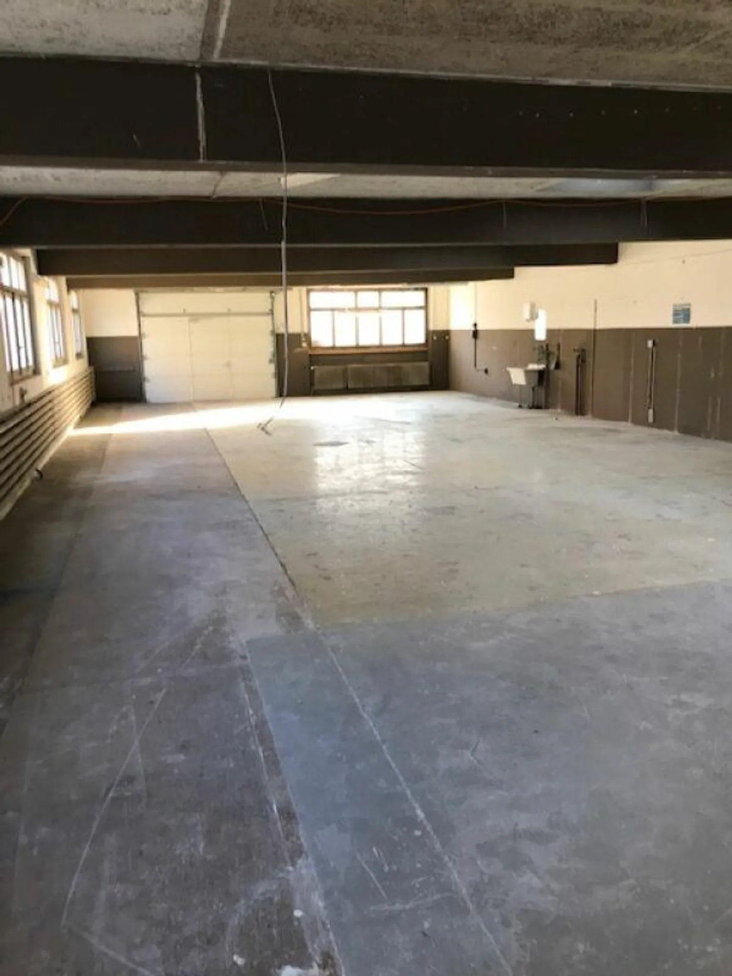 Espace de stockage / espace de vente pour jeunes entrepreneurs, petites entreprises, etc. - Photo 4 sur 9