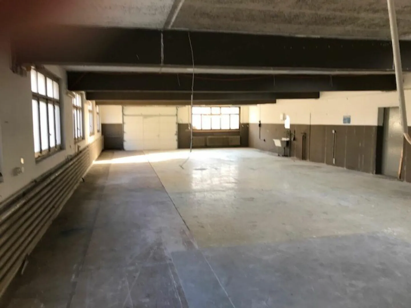 Espace de stockage / espace de vente pour jeunes entrepreneurs, petites entreprises, etc. - Photo 5 sur 9