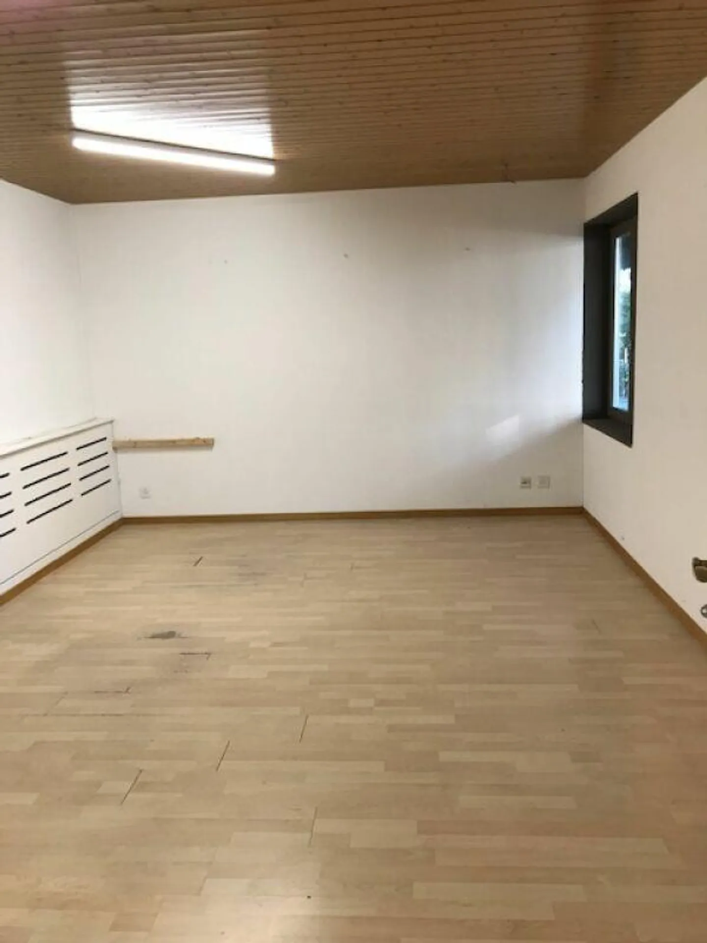 Espace de stockage / espace de vente pour jeunes entrepreneurs, petites entreprises, etc. - Photo 9 sur 9
