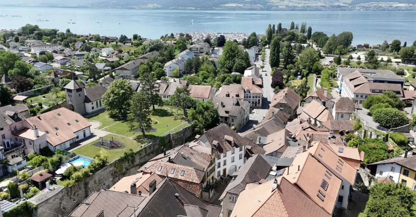 Au coeur d'Estavayer-le-Lac Maison villageoise de 6 pièces A rénover - Foto 1 von 11